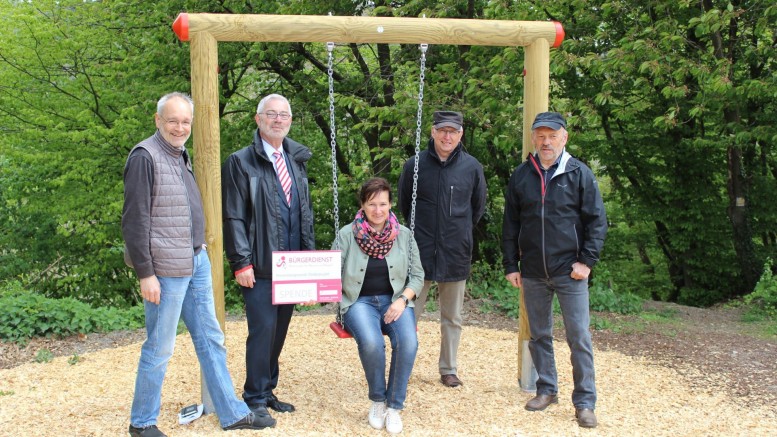 Auf dem Foto (von links nach rechts): Pastoralreferent Armin Surkus-Anzenhofer von der Kirche der Jugend Marienburg, Werner Peters vom Bürgerdienst e.V., Hausleiterin Silke Heisig von der Jugendbildungsstätte Marienburg, die ehrenamtlichen Pfadverantwortlichen Robert Tschepe und Heinz Kurt Fries. (Foto: Marius Heisig)