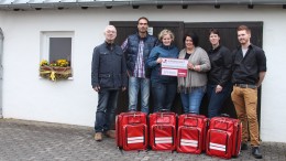 Unser Bild zeigt von rechts nach links): Frederic Rütz, Judith Crump, Mirjam Meier, Alexandra Möbius (alle First-Responder), Ortsbürgermeister Elmar Malburg, Werner Peters - Bürgerdienst e.V., es fehlt: Isabell Schomers (First-Responder)