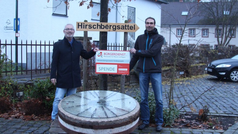 Unser Bild zeigt von links nach rechts: Werner Peters, Bürgerdienst e.V. und Ortsbürgermeister Elmar Malburg, Birgel