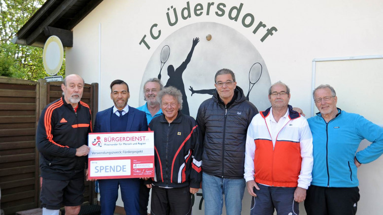 Üdersdorfer Tennisspieler bedanken sich beim BÜRGERDIENST