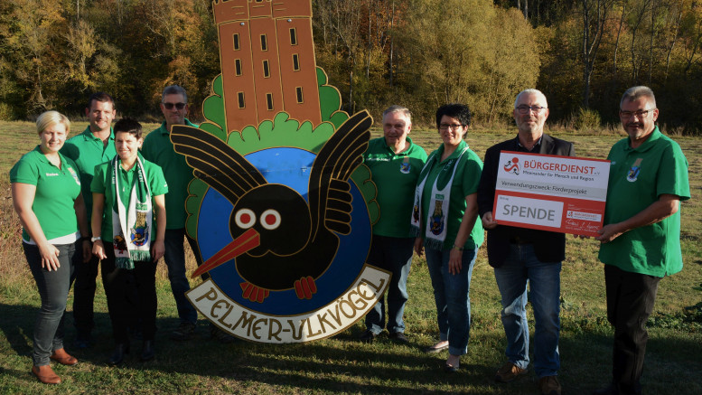 Unser Bild zeigt von rechts nach links: Nadine Pawlak(2.Vorsitzende), Katja Leuschen(Geschäftsführerin), Frank Bell (Beisitzer), Helmut Britz(Beisitzer), Hermann Josef(Leiter Technik), Bianca Reicherts (Sitzungspräsidentin),Werner Peters, Bürgerdienst e.V. sowie Udo Platten (1.Vorsitzender)