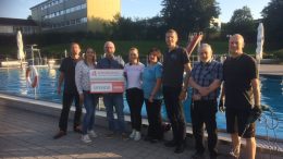 Unser Bild zeigt von links nach rechts: Conny Thesen, 1. Vors., Anne Reuschen, Werner Peters, Bürgerdienst e.V., Mitgl. Kathrin Schneider, Jugendliche in der Ausbildung ,Sylvia Palms, Jugendwart, Olaf Hommes, Tauchlehrer,Oswin Erasmi, Übungsleiter, Guido Coßmann, Pressearbeit