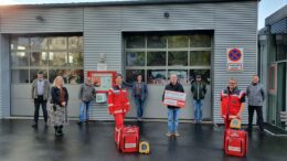 Das Bild zeigt von links nach rechts: (Ralf Leuschen, Manuela Müller, OB Meyer, und First-Responder Miriam Wedel, daneben der 1. Beigeordnete Dirk Heidinger, Werner Peters , Bürgerdienst Lepper e.V. , Daniel Hansen, First-Responder Manuela Stolz und Werner Kessler)