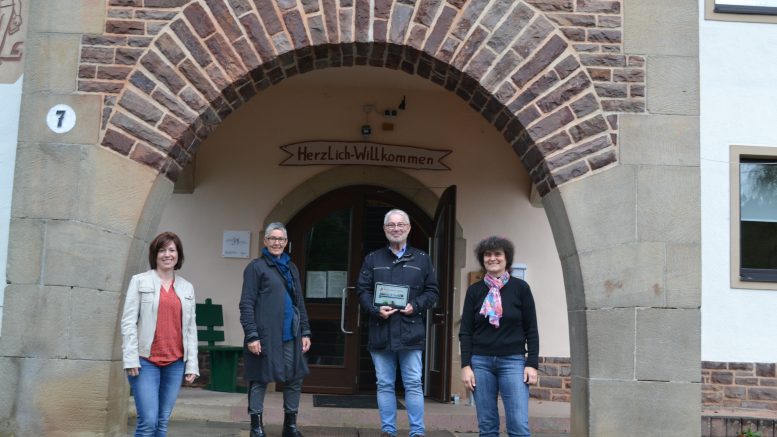 Diane Schnieder, Christiane Stahl, Werner Peters (Bürgerdienst Lepper e. V.), Amina