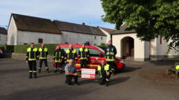 Mitglieder der Freiwilligen Feuerwehr Brockscheid und Bürgerdienst Lepper e. V. Vorstandsmitglied Erwin Borsch